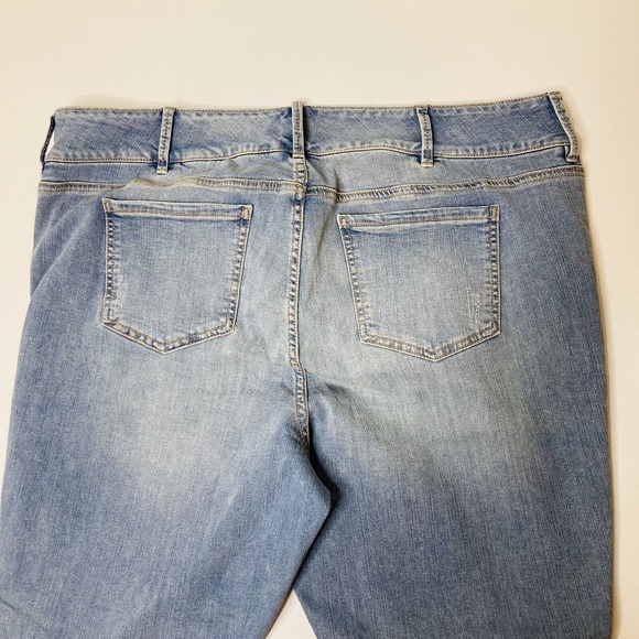 Torrid Premium Destroyed Skinny Jegging Light Wash Denim Jeans Size 24 R - Picture 3 of 11